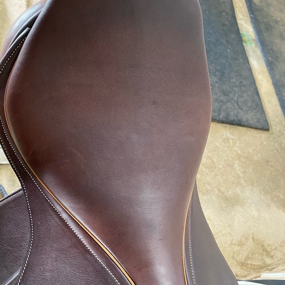 Practically new! English Saddle Close Contact Jump Saddle Changeable gullet 17” - Picture 10 of 16